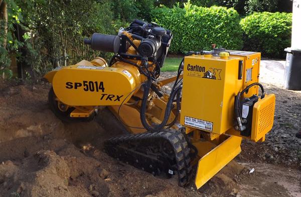 Tracked stump grinder made easy to manoeuvre