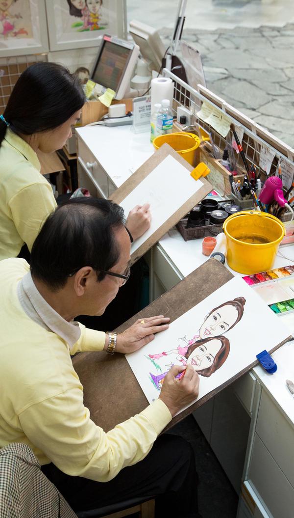 Caricaturists at Lotte World