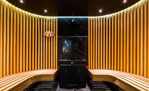 The design elements of the new Moscow club mix ‘geometry and architectural vectors’ with ‘fluid lines and modern glossy surfaces’ throughout the interior