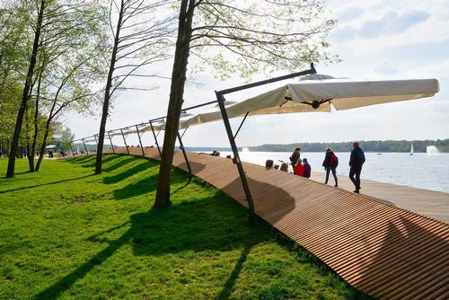 RS+ were tasked last year by Tychy City Council with creating a new recreational space for the city’s inhabitants on land that had previously only been used by local fishermen / Tomasz Zakrzewski / archifolio.pl