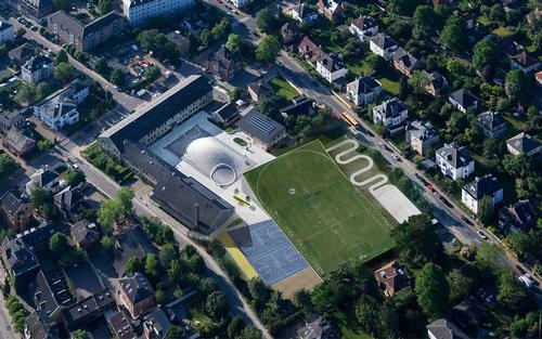 BIG has followed up the installation of a sports hall at Gammel Hellerup High School with a new arts building / Iwan Baan / BIG
