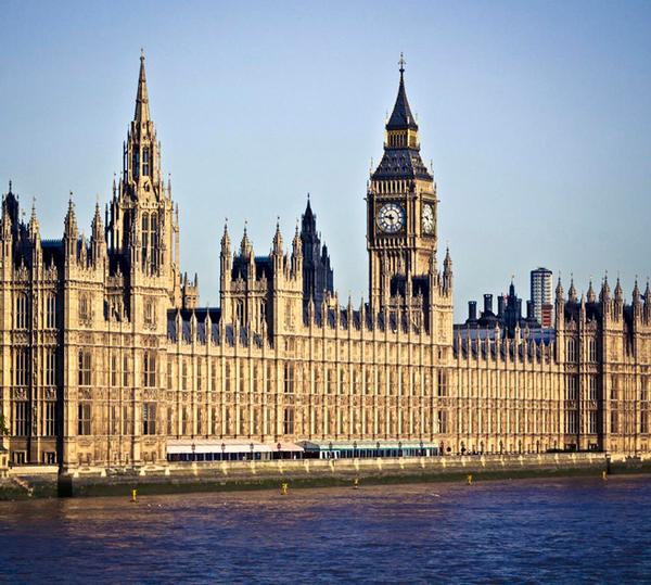 London’s famous Houses of Parliament / photo: © shutterstock/QQ7