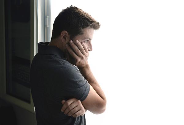 Loneliness can raise people’s blood pressure / PHOTO: WWW.SHUTTERSTOCK.COM