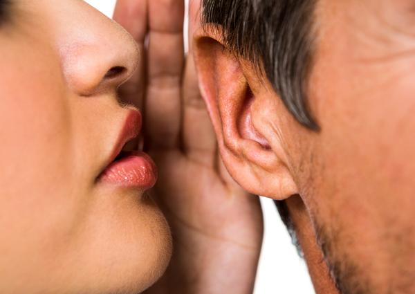 Quiet sounds – such as whispering or crinkling paper – can trigger an ASMR response / photo: shutterstock/wavebreakmedia