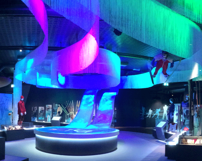 The Lysgaardsbakkene interactive circular raised-platform / Bright Norway