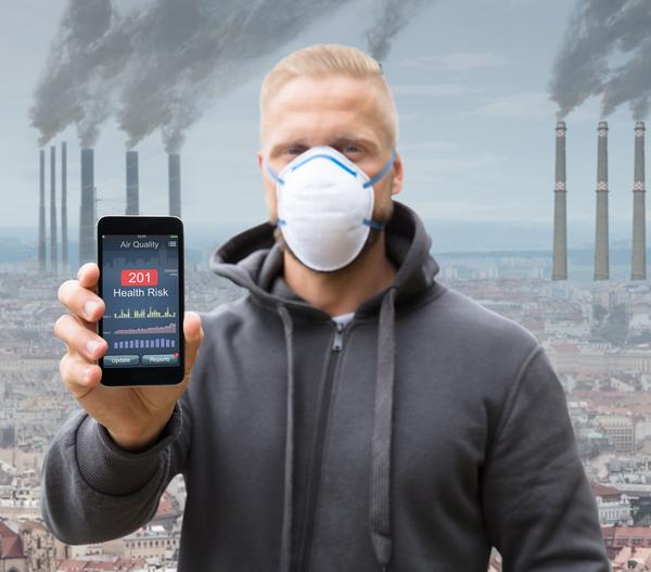 Personal pollution sensors will tell people when to leave a place or building / photo: shutterstock/Andrey_Popov