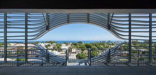 The openings provide natural ventilation and look out towards the Indian Ocean / Luc Boegly 