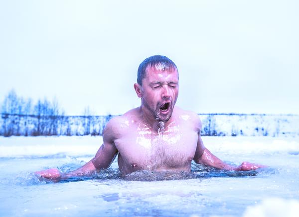 New research is confirming the health benefits of extreme cold immersion to a wide range of metabolic processes / photo: shutterstock/Dudarev Mikhail