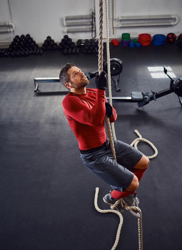Many clubs now combine traditional sports training equipment with modern technology / shutterstock/baranq
