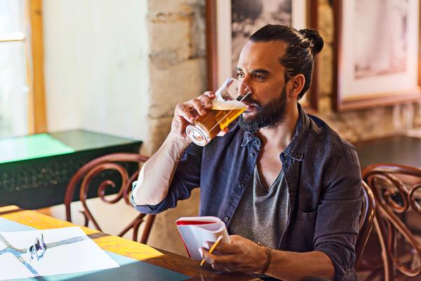 Millennials drink less overall and less frequently but do tend to binge drink / Photo: SHUTTERSTOCK.COM