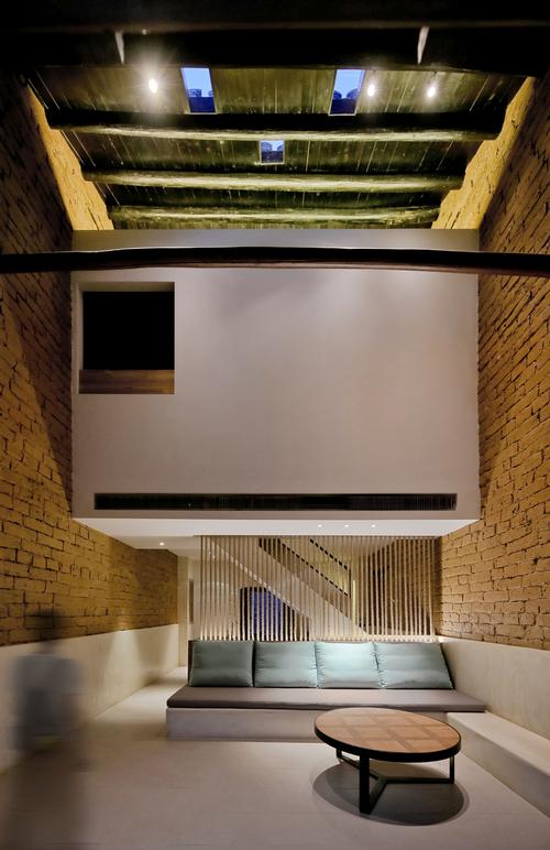 Timber beams and bamboo were used alongside steel, concrete and glass for the interiors
/ Su Shengliang