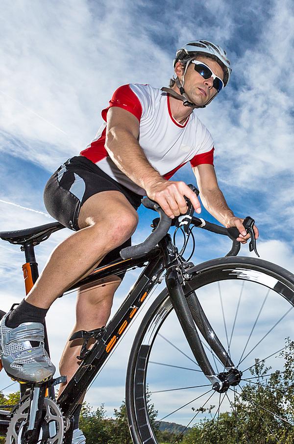 Cycling is a popular cross-training tool / © shutterstock/ Stefan Schurr