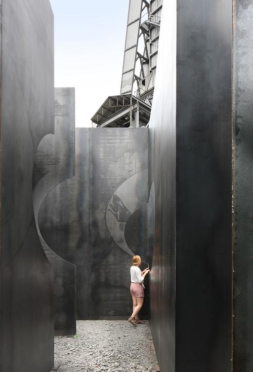 / Filip Dujardin