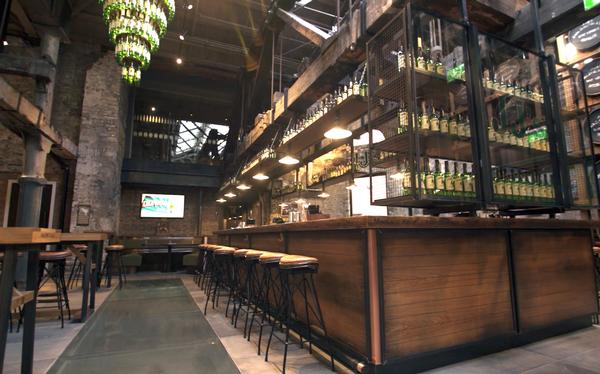 In the 40-minute Bow St Experience, brand hosts tell the story of the Jameson distillery and its barrelmen 