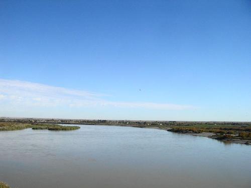 The Tigris river, which flows directly through Baghdad, is one of the main water sources for the marshlands / J. Botter