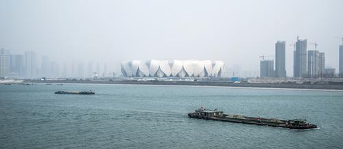The view of the stadium from the Qian Tang river / NBBJ Design