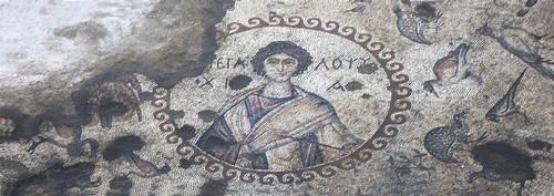 The floor is believed to be over 2,000 years old / Emre Arolat Architecture