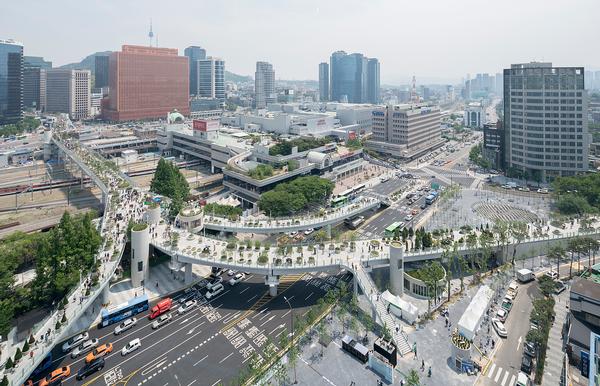 The skygarden is separated into several zones along its lengthy route across downtown Seoul