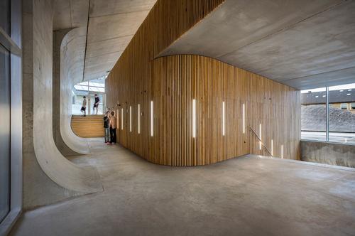 Classrooms feature wooden walls with concrete ceilings and floors / Jens Lindhe / BIG