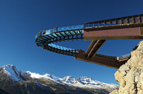 The Glacier Skywalk hovers 280m (981ft) above the bottom of the glacial trench / Brewster Travel Canada 