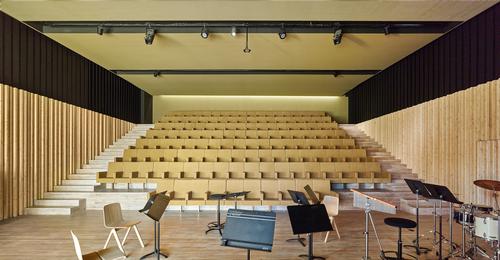 The design includes an auditorium and a theatre / Eugeni Pons.