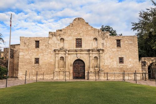 The Alamo is the site of a famous battle between outnumbered Texas settlers and Mexican forces / Shutterstock.com