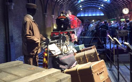 Platform 9 3/4 and the Hogwarts Express are now open to the public / Alice Davis