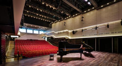  The 450-seat Elma Hall is designed by New York firm Arup/Artec Consultants / Elma Arts Complex Luxury Hotel 