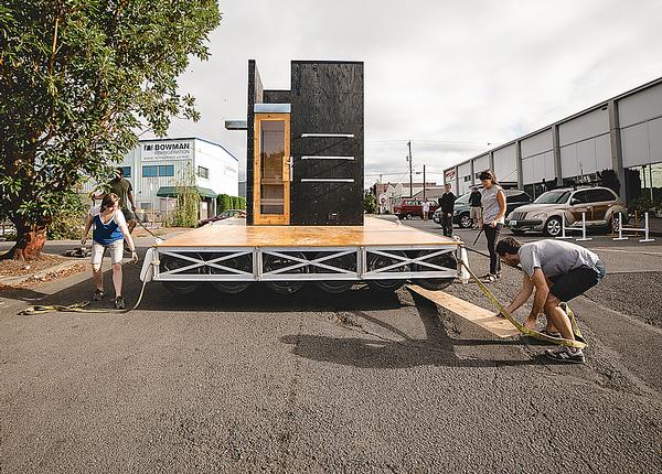The sauna will tour Seattle’s many lakes by an electric trolling motor 