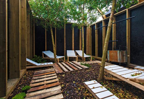 Barking Bathhouse offered a breezy relaxation yard 