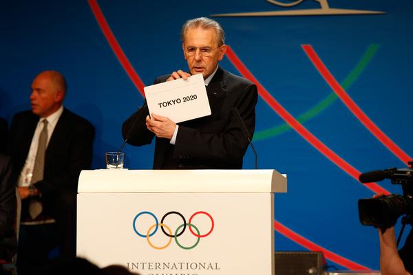 Jacques Rogge, IOC president, reveals the winner at the IOC session in Buenos Aires