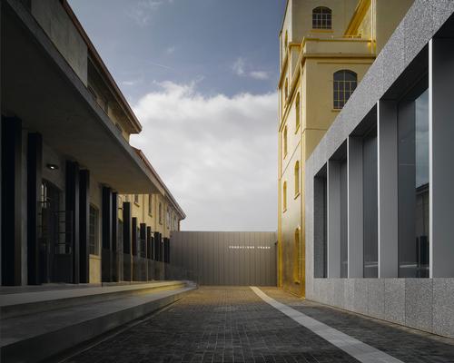 One of the most striking features is a 24-carat gold-clad building / Prada Fondazione