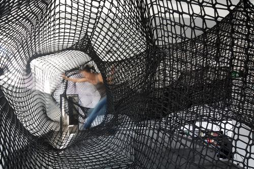 The human crawler within experiences architectural environment from unexpected, surreal angles / Günter Richard Wett