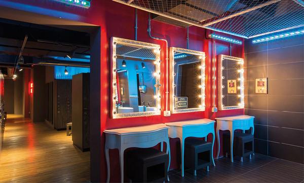 Hard Candy Fitness, Italy