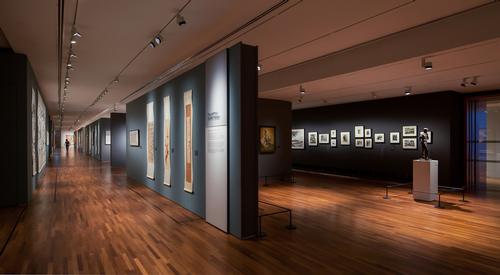 The entire collection consists of more than 8,000 works / BETON-BRUT