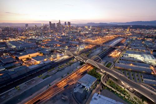 The new bridge will span roads, buildings and the LA River / Michael Maltzan Architecture 