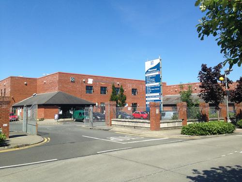 The health club is the first énergie site to feature an indoor climbing wall and squash courts