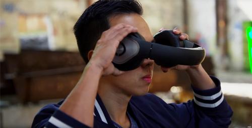 Pilots race their machines at high speed around corners and obstacles by looking at a monitor or through immersive FPV goggles / Drone Racing League 