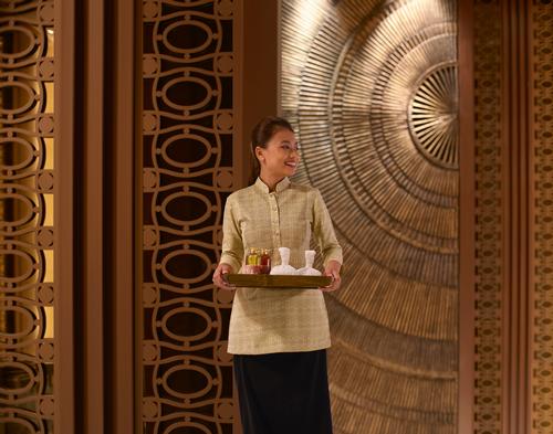 The spa’s interior showcases curated Asian artefacts, warm woods and specially designed ambient lighting / Shangri-La