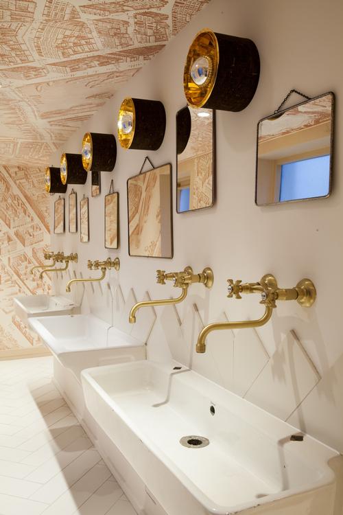 Bass, copper and zinc features have been added to bring warmth to the design / Frenchie Covent Garden 
