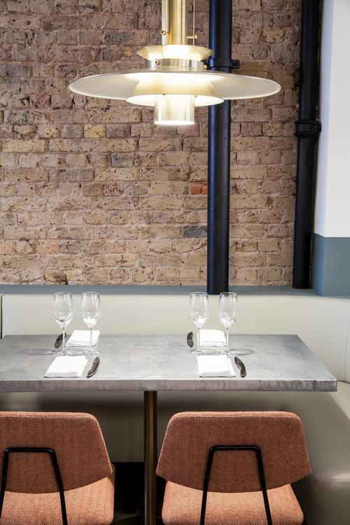 Exposed brick and whitewashed walls have been used to create a modern atmosphere in the restaurant / Frenchie Covent Garden 