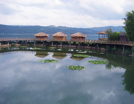 A member of Small Leading Hotels of the World, Brilliant Resort & Spa is located on Yang Zong Lake