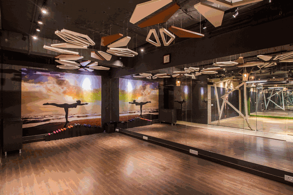 Glass partitions give a sense of space