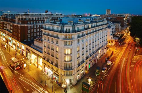 The hotel is located in one of London's most famous and afflulent districts / London Marriott Hotel Park Lane