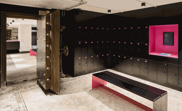 The changing rooms are in the old vaults / Maarten Noordijk Photography