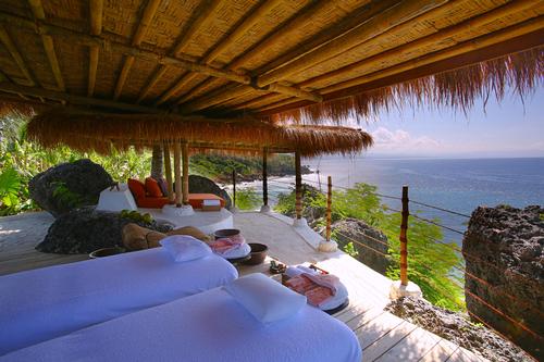 Treatments will include full body massages, wraps, body scrubs and foot reflexology – all using natural local ingredients / Nihiwatu