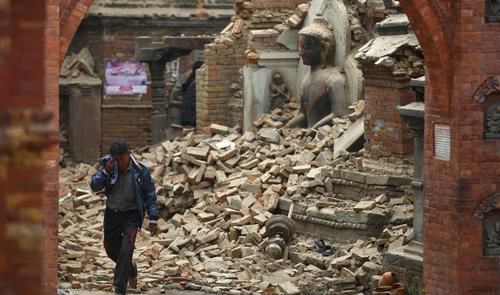 Nepal earthquake destroys ancient monuments, killing hundreds of visitors