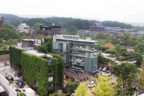 The museum is located in the iconic Space building in the South Korean capital / Arario Museum