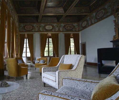 Sereno Hotels has once again partnered with Milan-based designer Patricia Urquiola – who is also working on Il Sereno – to redesign Villa Pliniana’s interiors