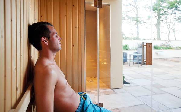 Thermal areas should at a minimum include a sauna, spa bath, cold shower and relaxation area